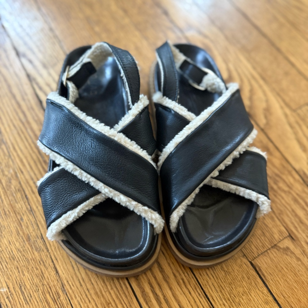 ALOHAS Black and Cream Sandals